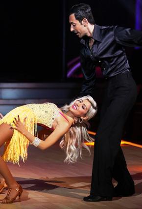 رامي عيّاش يرقص الـwatltz في Dancing With the Stars